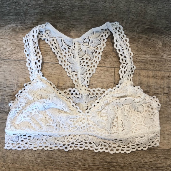 Like New Medium Aerie Bralette Bundle - Picture 8 of 10